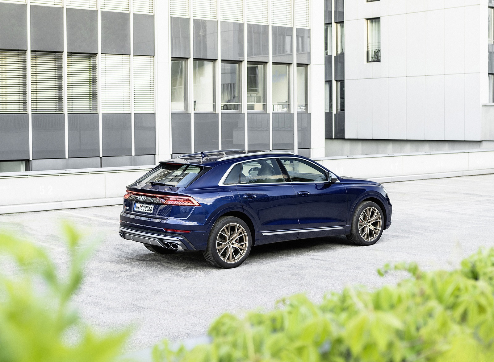 2021 Audi SQ8 TFSI (Color: Navarra Blue) Rear Three-Quarter Wallpapers #23 of 39