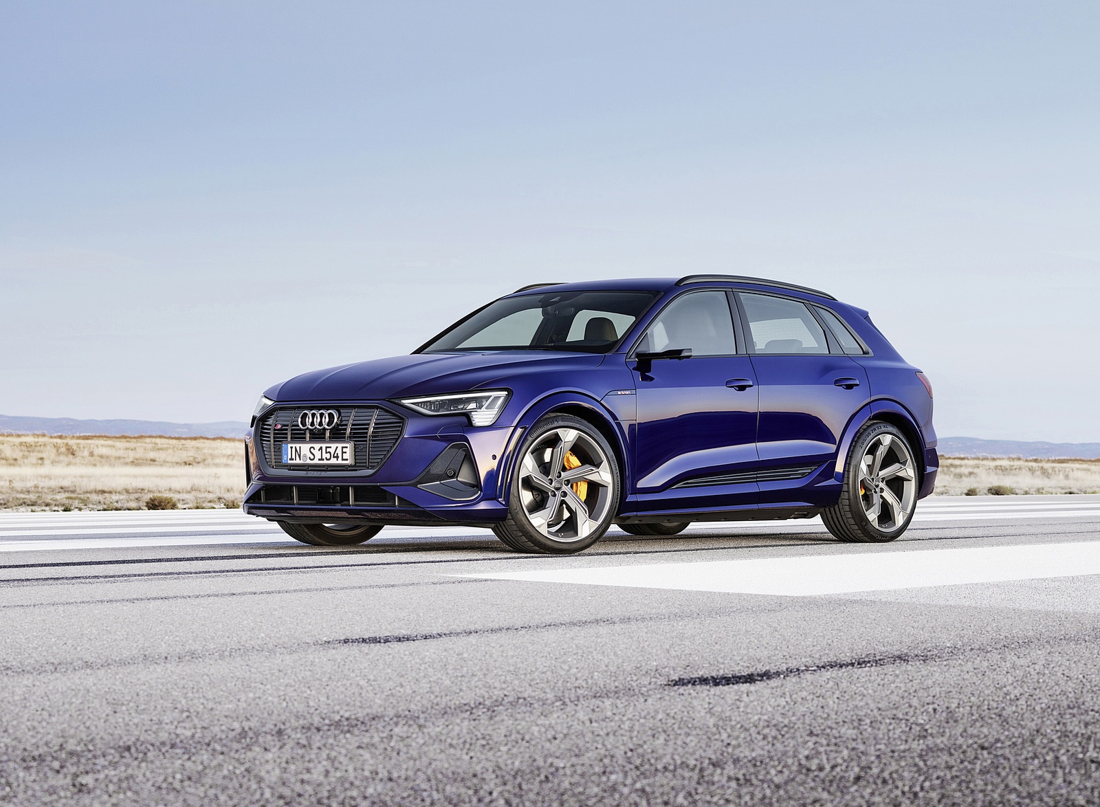 2021 Audi e-tron S (Color: Navarra Blue) Front Three-Quarter Wallpapers #1 of 8