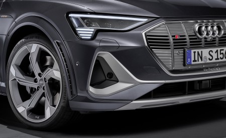 2021 Audi e-tron S Sportback (Color: Daytona Gray) Headlight Wallpapers  450x275 (38)