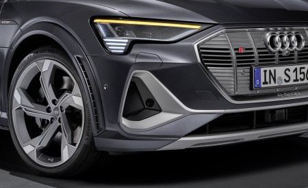 2021 Audi e-tron S Sportback (Color: Daytona Gray) Headlight Wallpapers 450x275 (40)