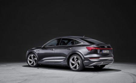 2021 Audi e-tron S Sportback (Color: Daytona Gray) Rear Three-Quarter Wallpapers 450x275 (34)