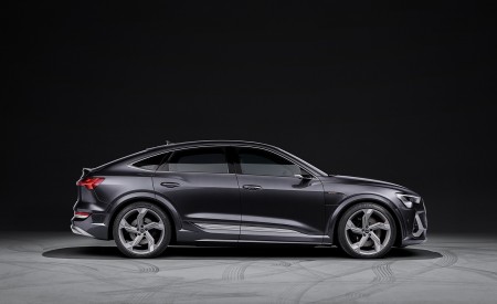 2021 Audi e-tron S Sportback (Color: Daytona Gray) Side Wallpapers 450x275 (37)