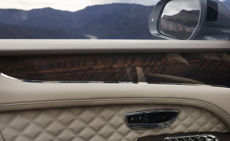 2021 Bentley Bentayga Hallmark Interior Detail Wallpapers 450x275 (29)