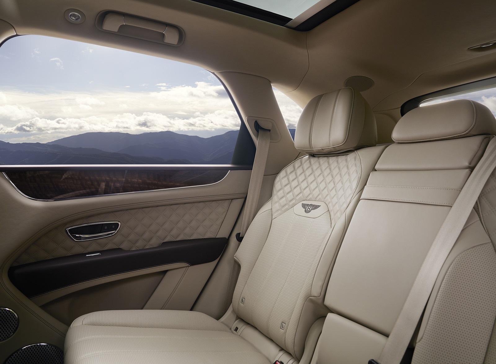 2021 Bentley Bentayga Hallmark Interior Rear Seats Wallpapers #31 of 32