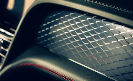 2021 Bentley Bentayga V8 Interior Detail Wallpapers 450x275 (18)