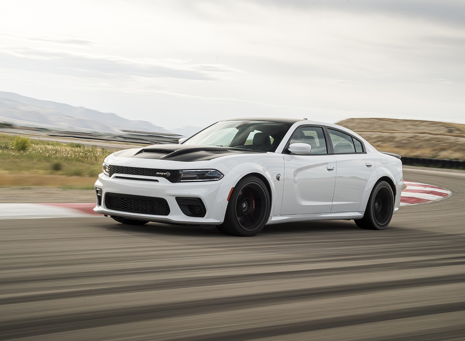 2021 Dodge Charger SRT Hellcat Redeye Front Three-Quarter Wallpapers #3 of 45