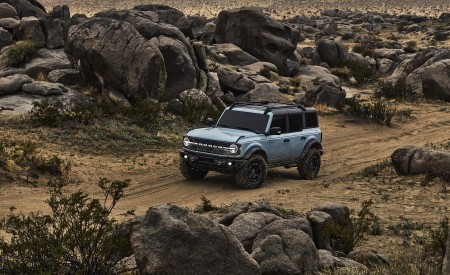 2021 Ford Bronco Badlands Four-Door (Color: Cactus Gray) Front Three-Quarter Wallpapers  450x275 (3)
