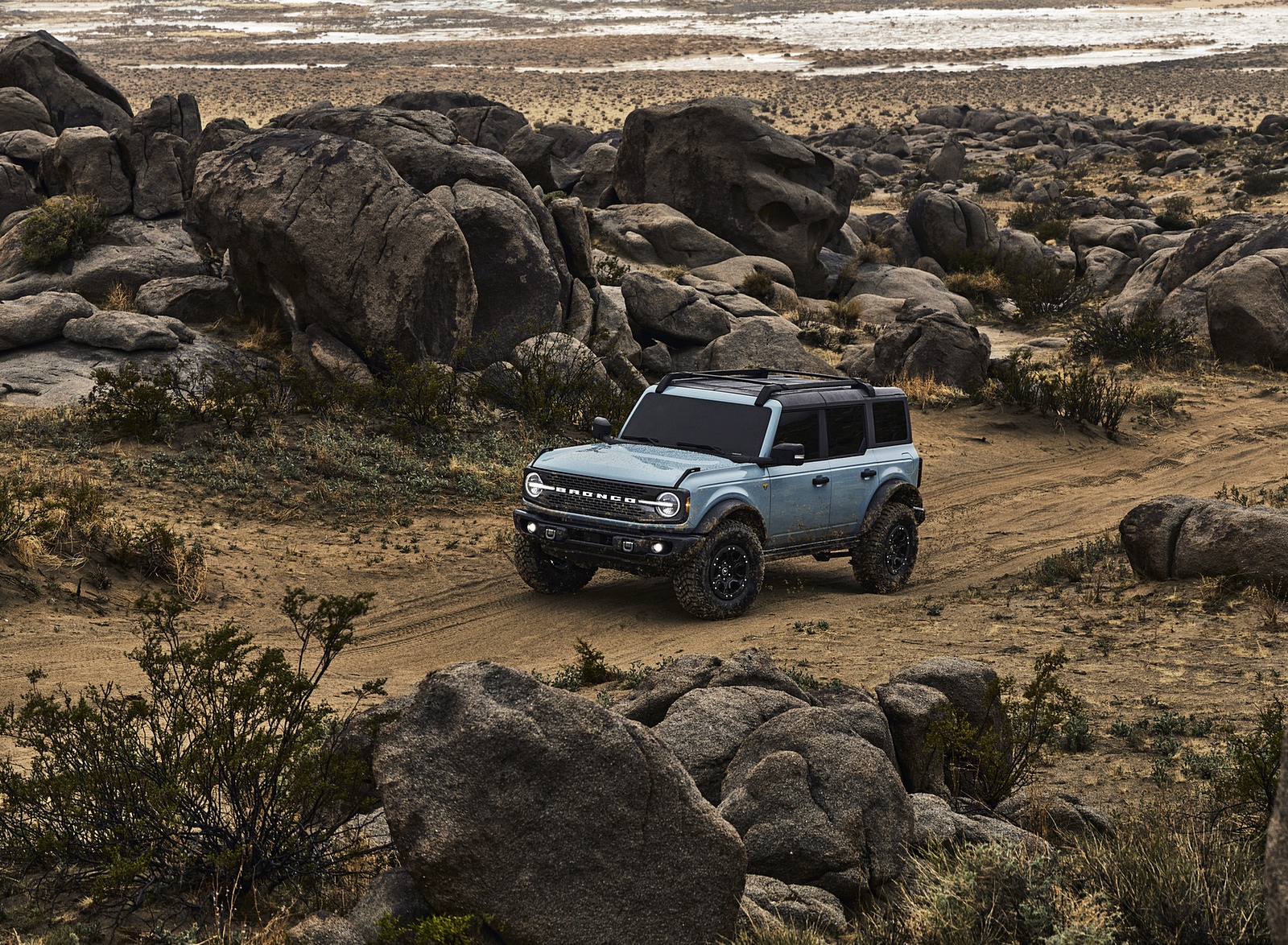 2021 Ford Bronco Badlands Four-Door (Color: Cactus Gray) Front Three-Quarter Wallpapers  (3)