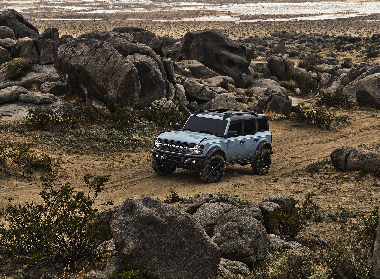 2021 Ford Bronco Badlands Four-Door (Color: Cactus Gray) Front Three-Quarter Wallpapers  #3 of 20