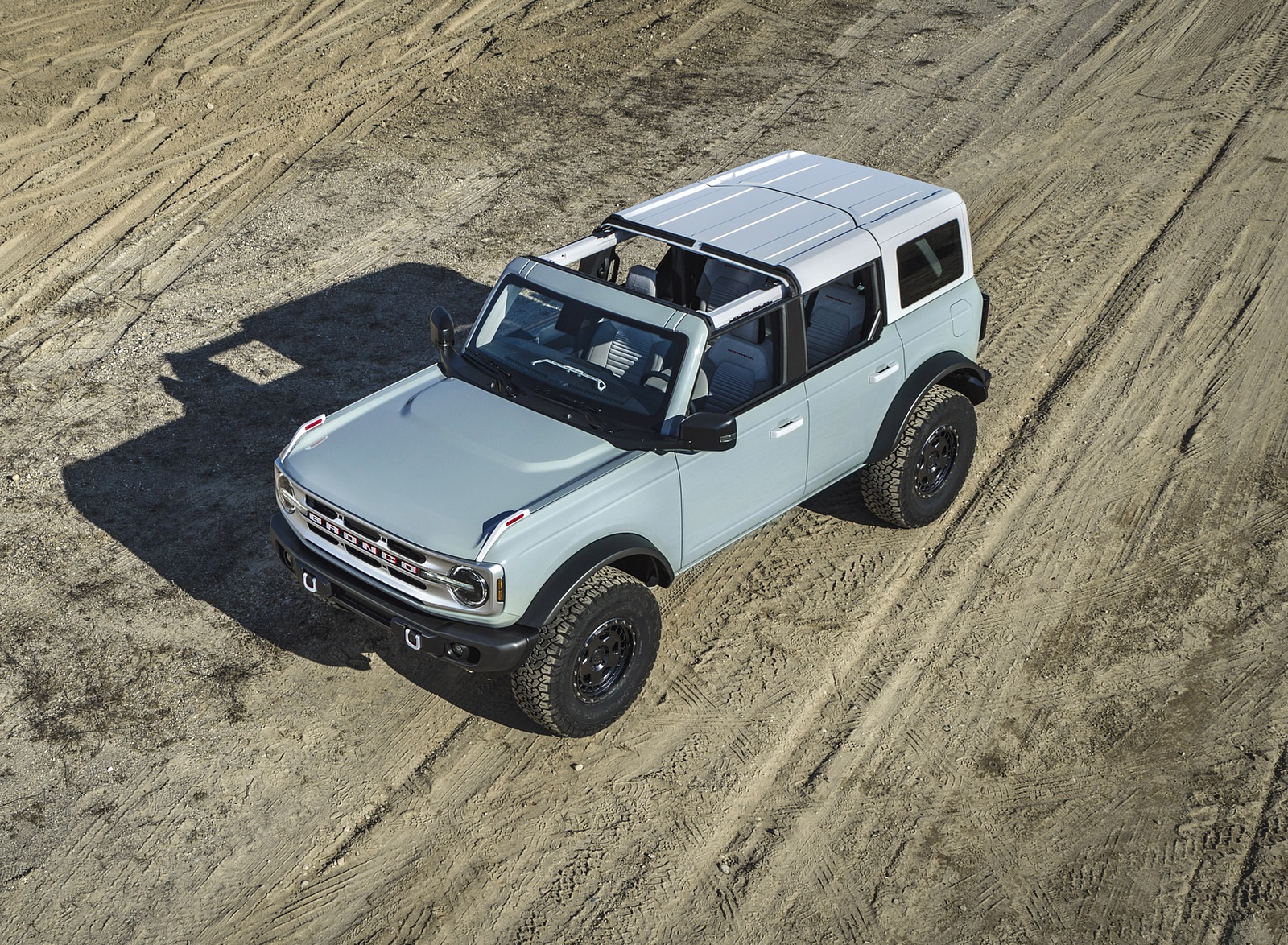 2021 Ford Bronco Badlands Four-Door (Color: Cactus Gray) Front Three-Quarter Wallpapers #11 of 20