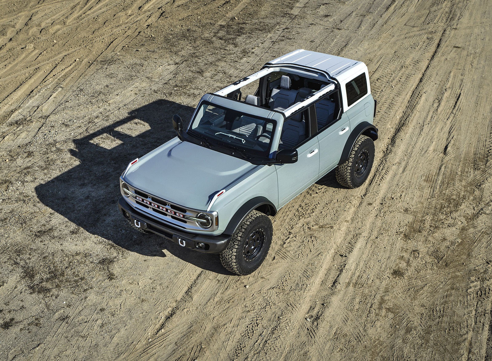 2021 Ford Bronco Badlands Four-Door (Color: Cactus Gray) Front Three-Quarter Wallpapers (6)