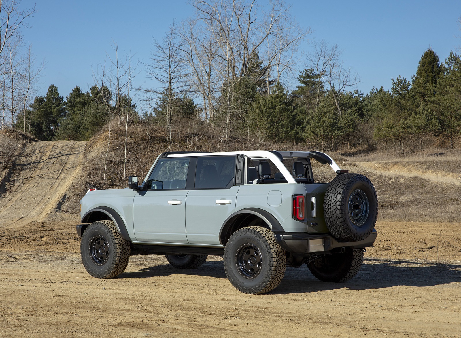 2021 Ford Bronco Badlands Four-Door (Color: Cactus Gray) Rear Three-Quarter Wallpapers  (9)