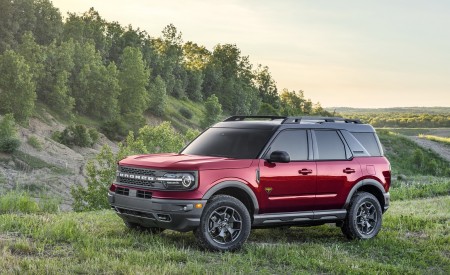 2021 Ford Bronco Sport Badlands (Color: Rapid Red Metallic Tinted Clearcoat) Front Three-Quarter Wallpapers 450x275 (6)