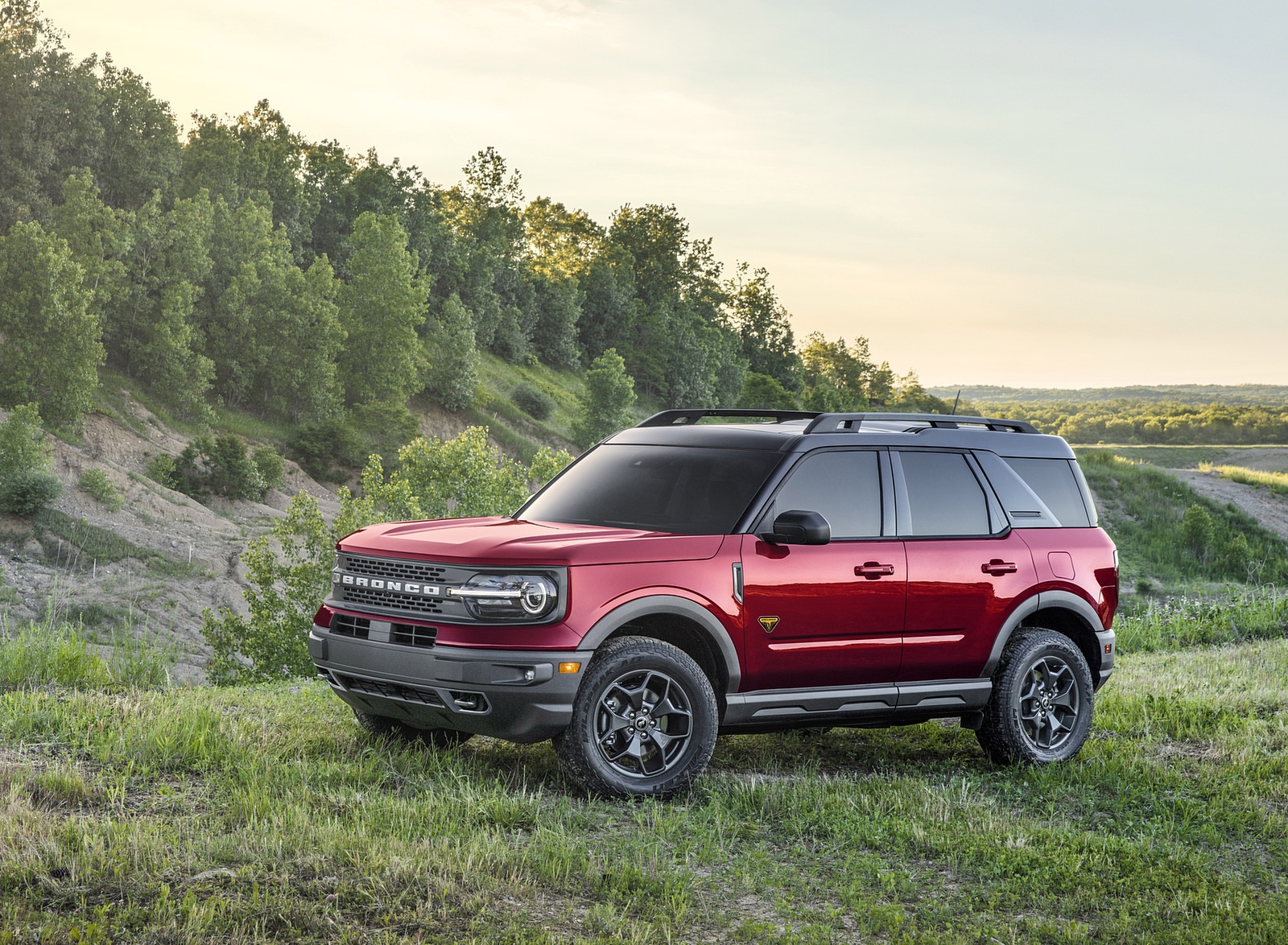 2021 Ford Bronco Sport Badlands (Color: Rapid Red Metallic Tinted Clearcoat) Front Three-Quarter Wallpapers (6)