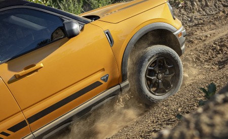 2021 Ford Bronco Sport First Edition (Color: Cyber Orange Metallic Tri-Coat) Detail Wallpapers  450x275 (23)