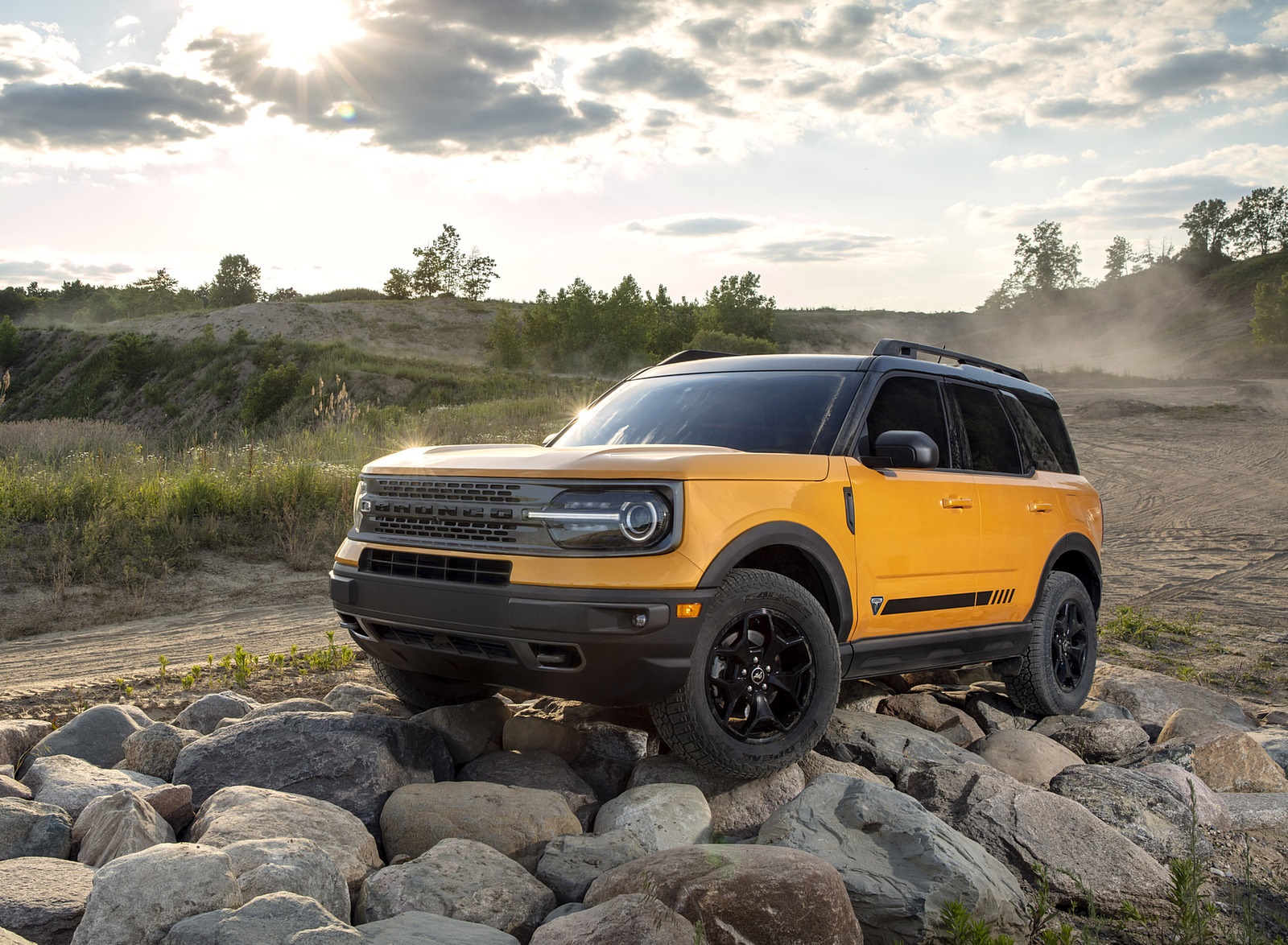 2021 Ford Bronco Sport First Edition (Color: Cyber Orange Metallic Tri-Coat) Front Three-Quarter Wallpapers (1)