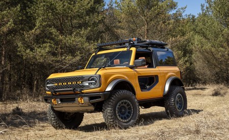 2021 Ford Bronco Two-Door (Color: Cyber Orange) Front Three-Quarter Wallpapers  450x275 (2)