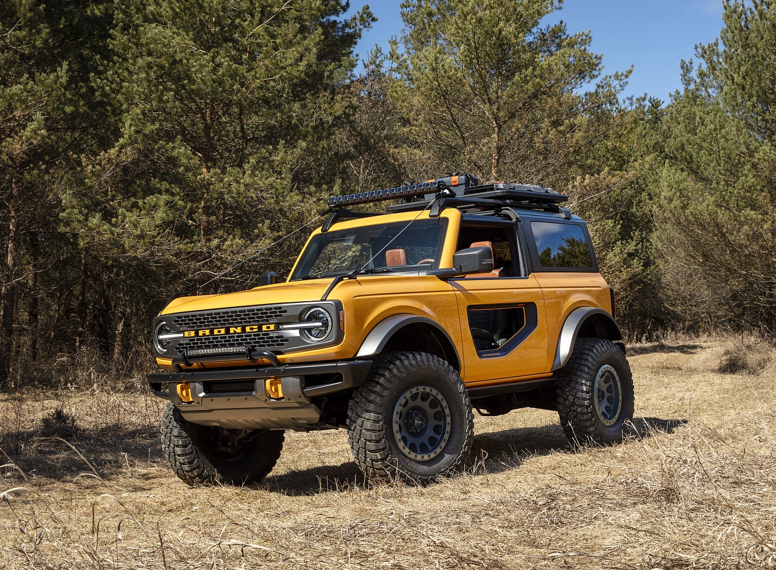 2021 Ford Bronco Two-Door (Color: Cyber Orange) Front Three-Quarter Wallpapers  (2)