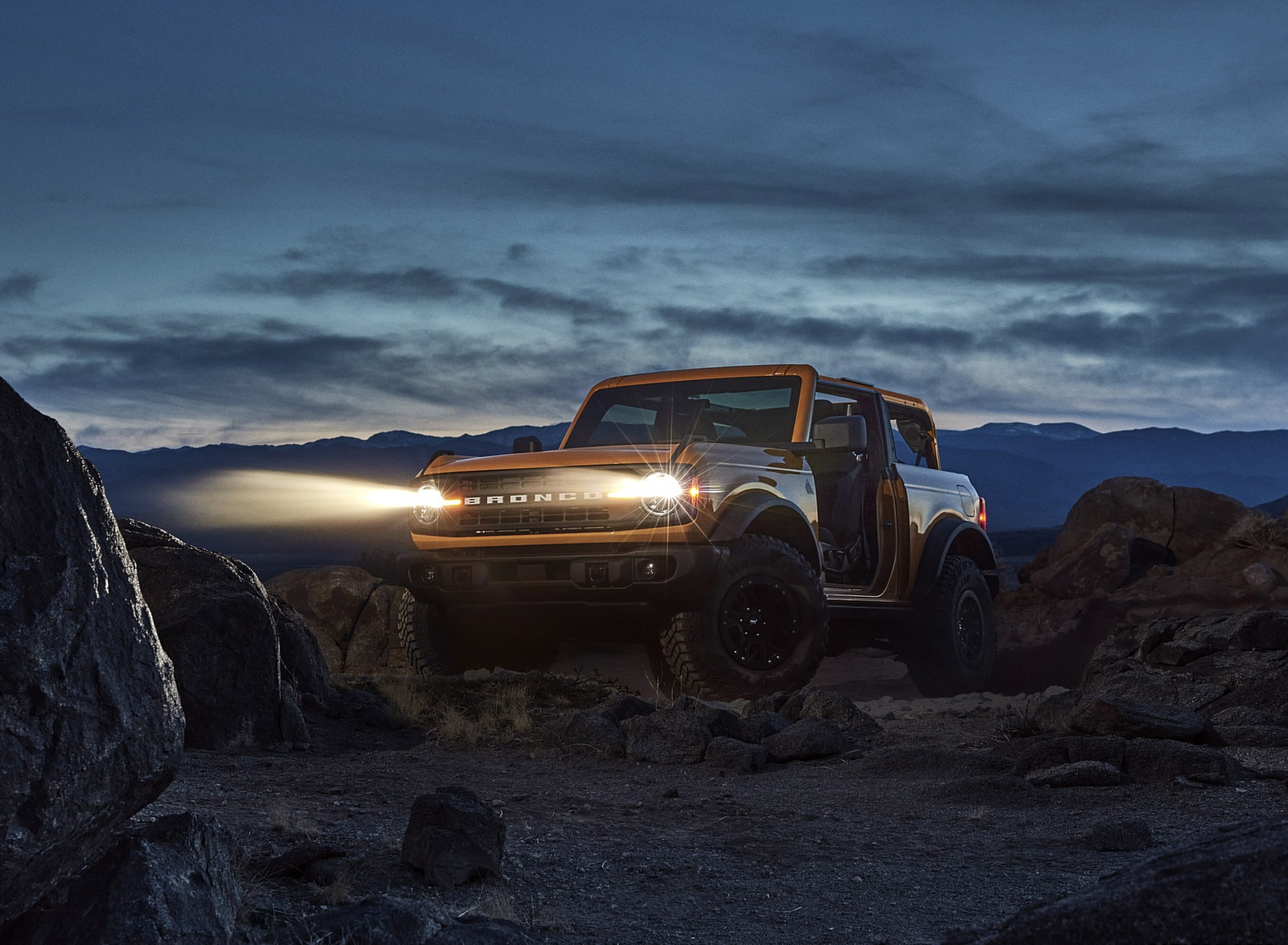 2021 Ford Bronco Two-Door (Color: Cyber Orange) Front Three-Quarter Wallpapers #12 of 52