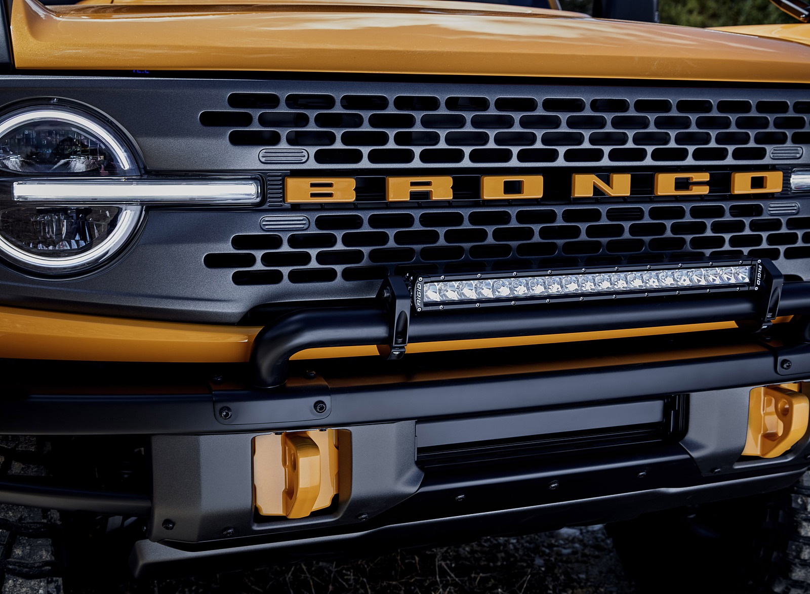 2021 Ford Bronco Two-Door (Color: Cyber Orange) Grill Wallpapers #14 of 52