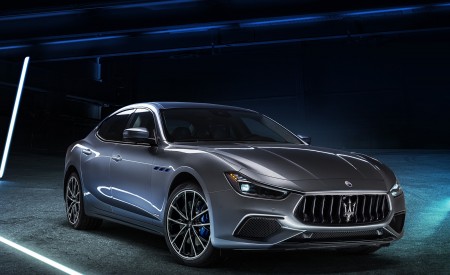 2021 Maserati Ghibli Hybrid Front Three-Quarter Wallpapers 450x275 (6)