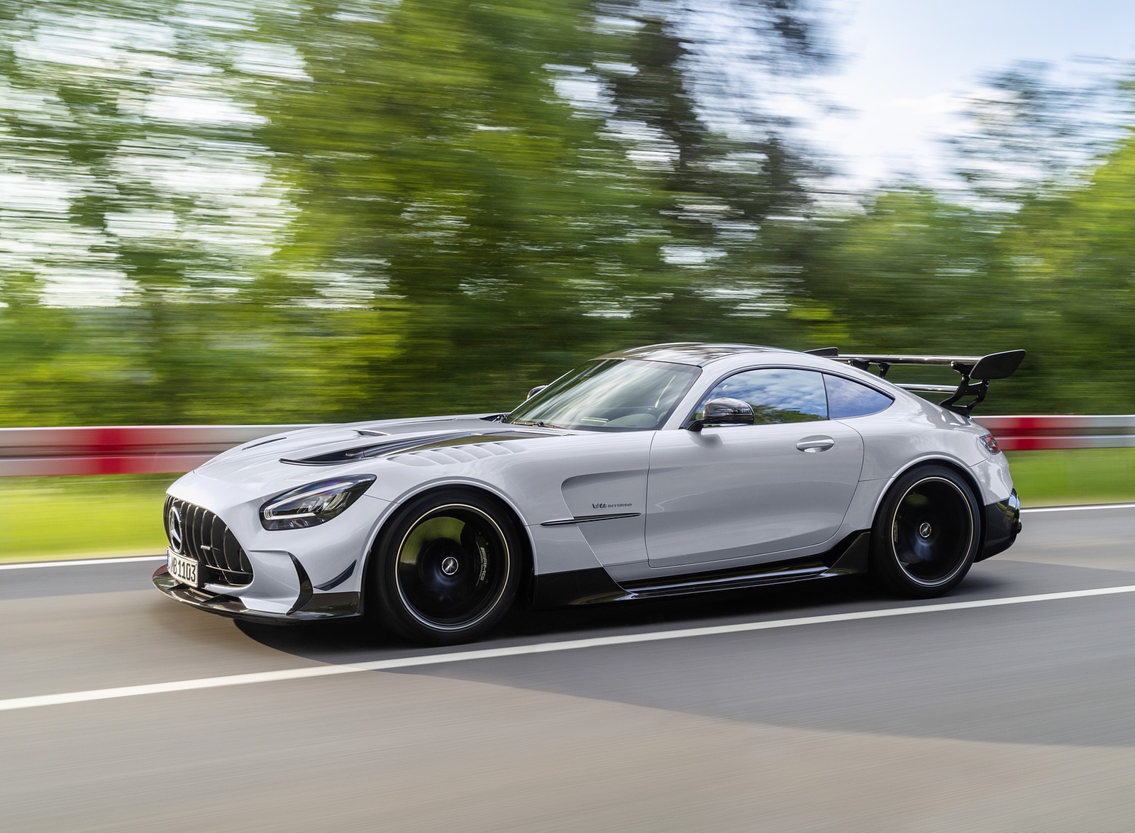 2021 Mercedes-AMG GT Black Series (Color: High Tech Silver) Front Three-Quarter Wallpapers #137 of 204