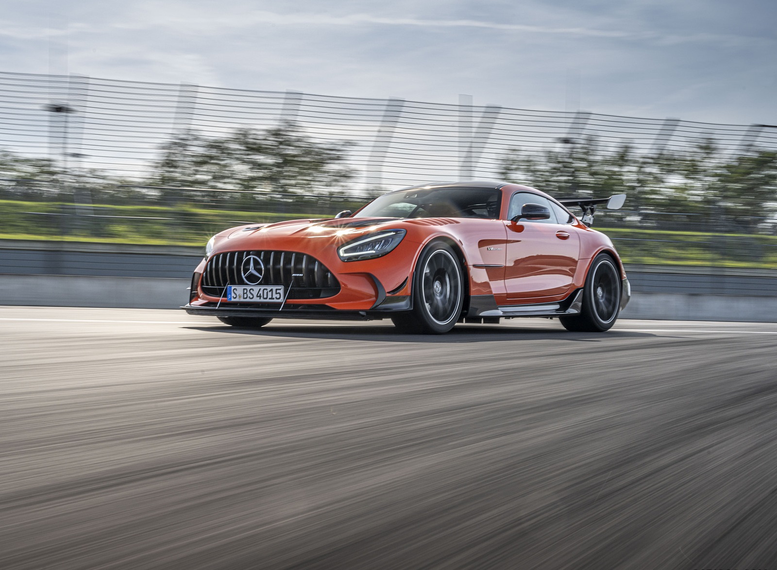 2021 Mercedes-AMG GT Black Series (Color: Magma Beam) Front Three-Quarter Wallpapers #14 of 204