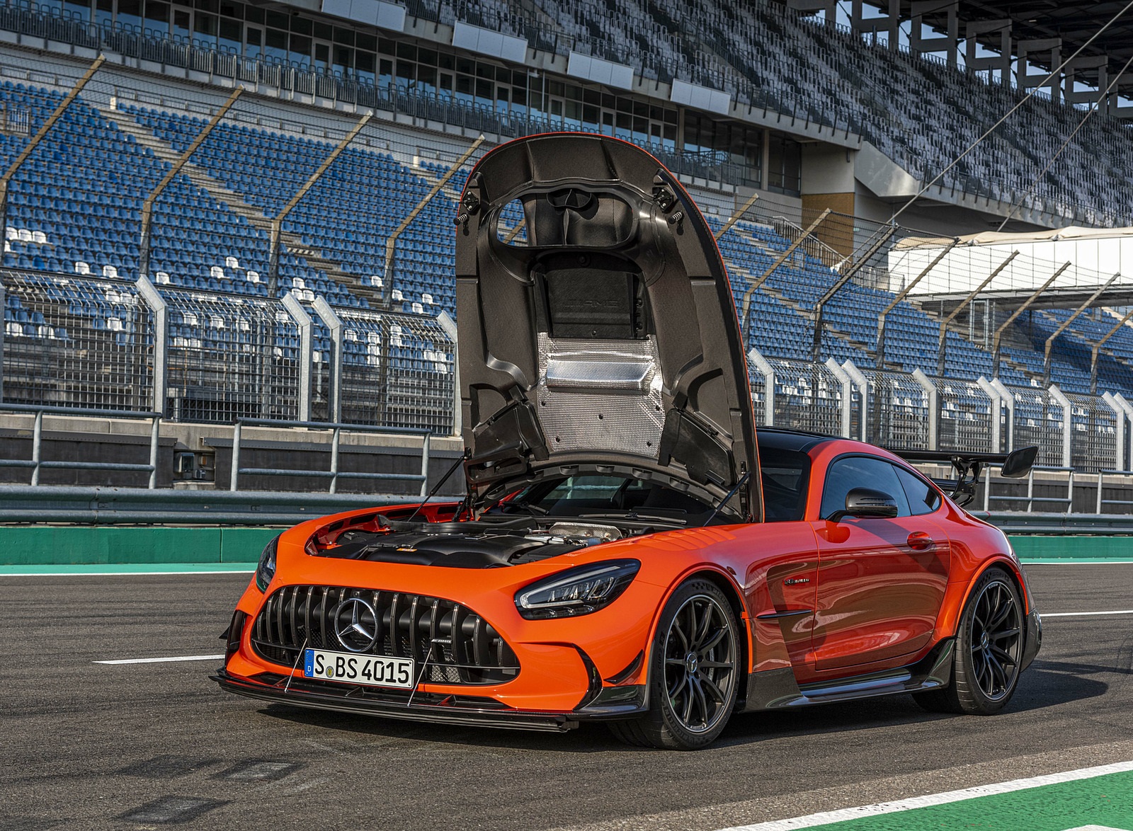 2021 Mercedes-AMG GT Black Series (Color: Magma Beam) Front Three-Quarter Wallpapers #59 of 204