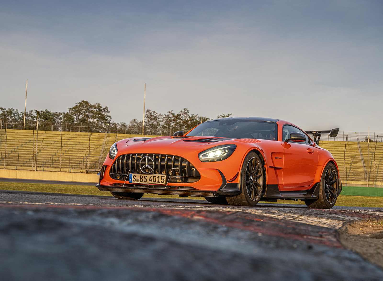 2021 Mercedes-AMG GT Black Series (Color: Magma Beam) Front Three-Quarter Wallpapers #47 of 204