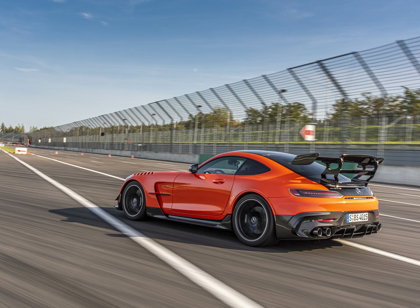 2021 Mercedes-AMG GT Black Series (Color: Magma Beam) Rear Three-Quarter Wallpapers #50 of 204