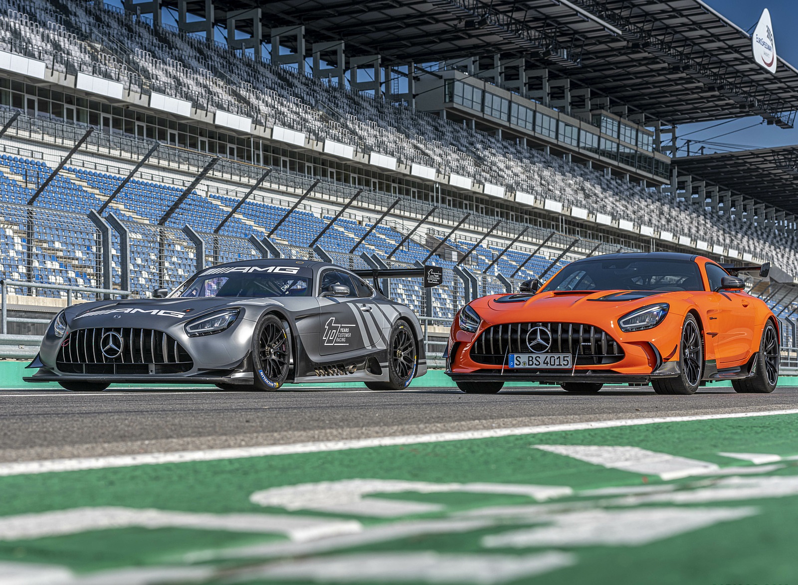 2021 Mercedes-AMG GT Black Series (Color: Magma Beam) and AMG GT3 Racing Car Wallpapers #44 of 204