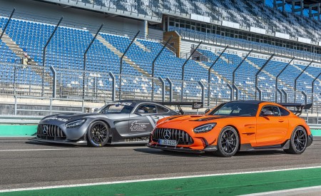 2021 Mercedes-AMG GT Black Series (Color: Magma Beam) and AMG GT3 Racing Car Wallpapers 450x275 (43)