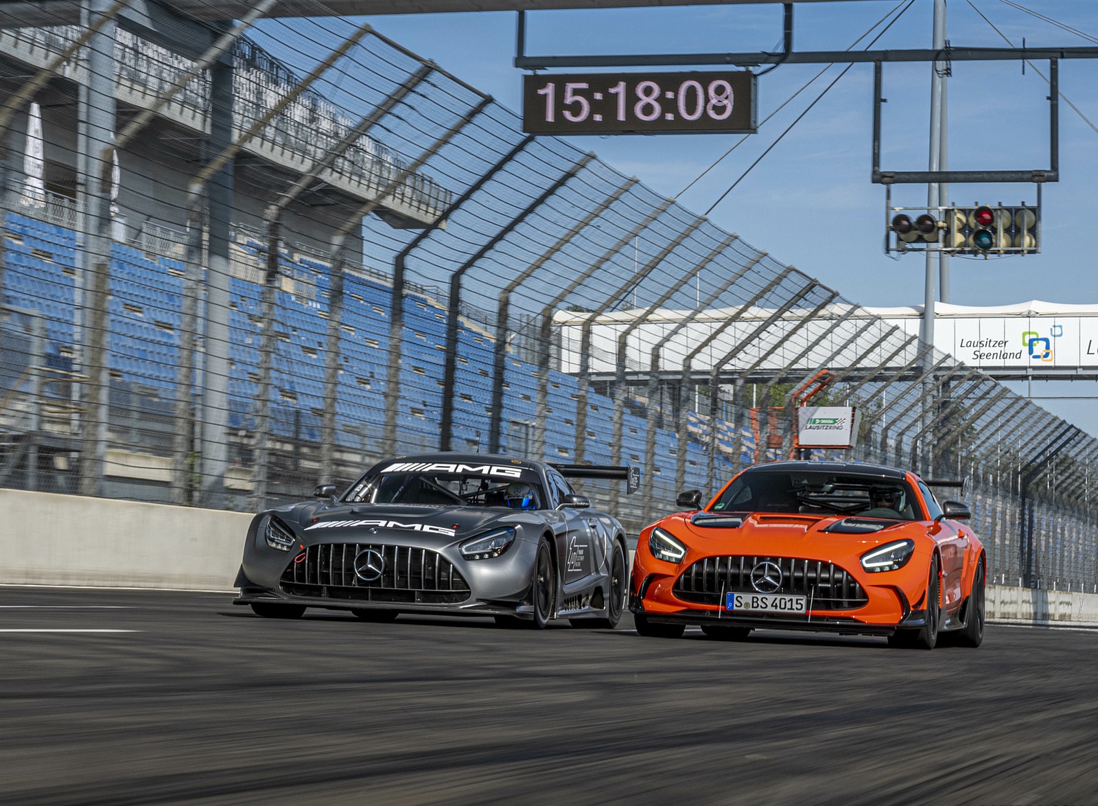 2021 Mercedes-AMG GT Black Series (Color: Magma Beam) and AMG GT3 Racing Car Wallpapers #41 of 204