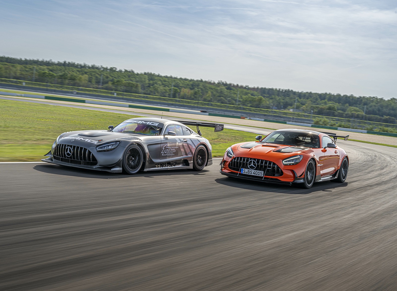 2021 Mercedes-AMG GT Black Series (Color: Magma Beam) and AMG GT3 Racing Car Wallpapers #33 of 204