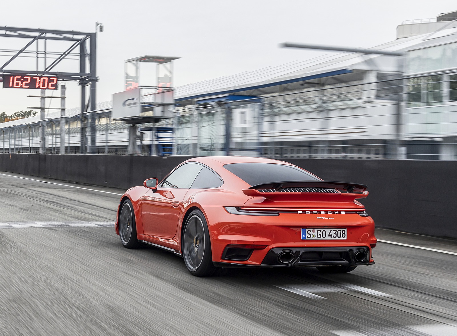2021 Porsche 911 Turbo (Color: Lava Orange) Rear Three-Quarter Wallpapers #68 of 225