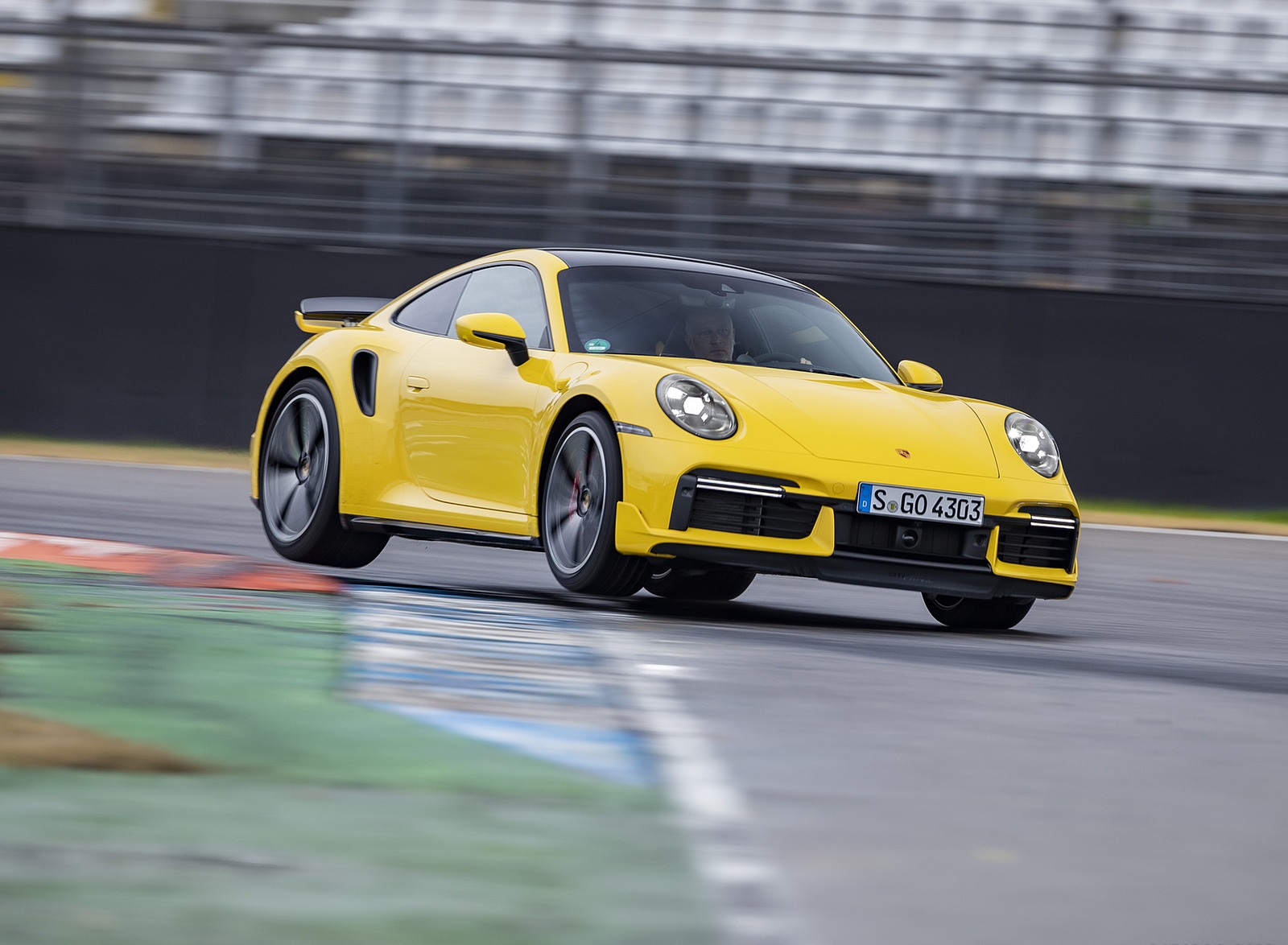 2021 Porsche 911 Turbo (Color: Racing Yellow) Front Three-Quarter Wallpapers  #12 of 225