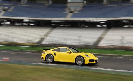 2021 Porsche 911 Turbo (Color: Racing Yellow) Front Three-Quarter Wallpapers 450x275 (13)