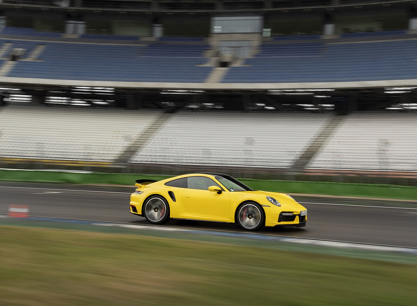 2021 Porsche 911 Turbo (Color: Racing Yellow) Front Three-Quarter Wallpapers #13 of 225