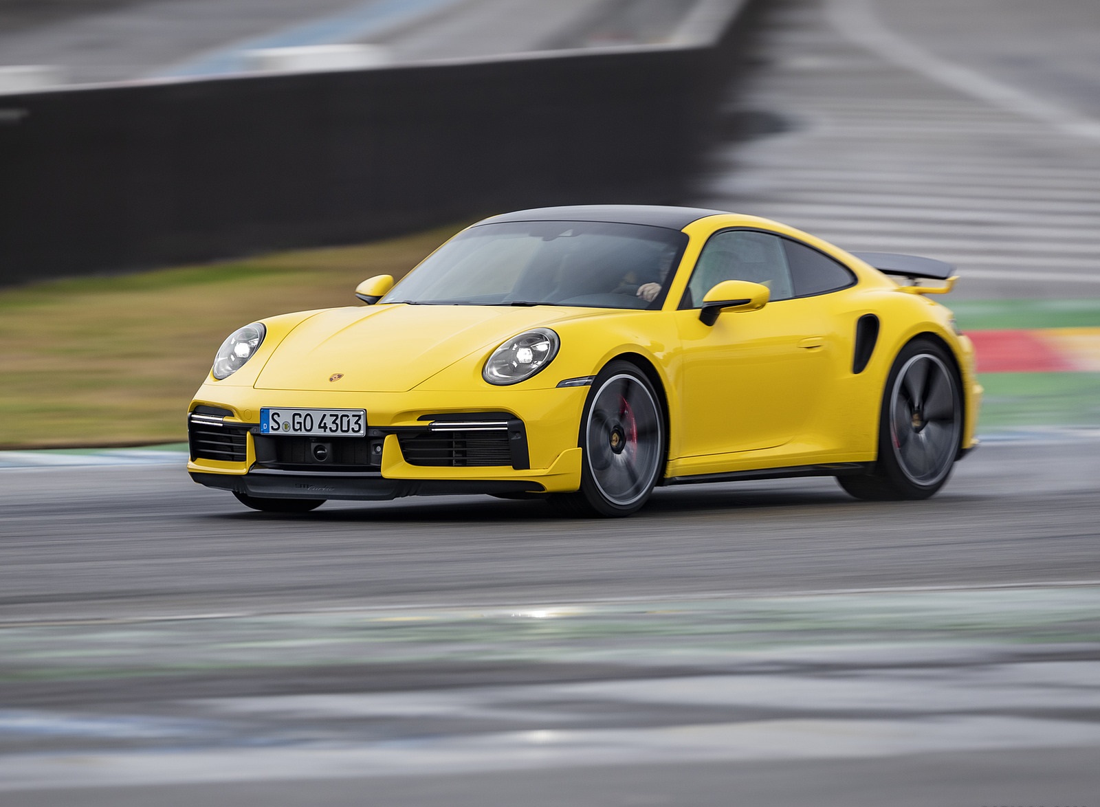 2021 Porsche 911 Turbo (Color: Racing Yellow) Front Three-Quarter Wallpapers #14 of 225