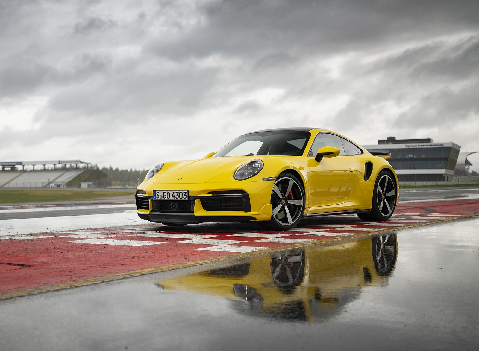 2021 Porsche 911 Turbo (Color: Racing Yellow) Front Three-Quarter Wallpapers #16 of 225