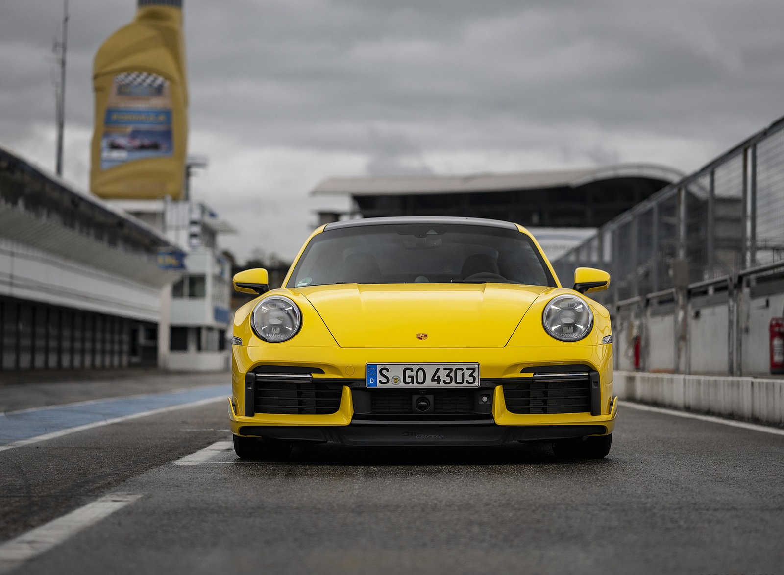2021 Porsche 911 Turbo (Color: Racing Yellow) Front Wallpapers  #17 of 225