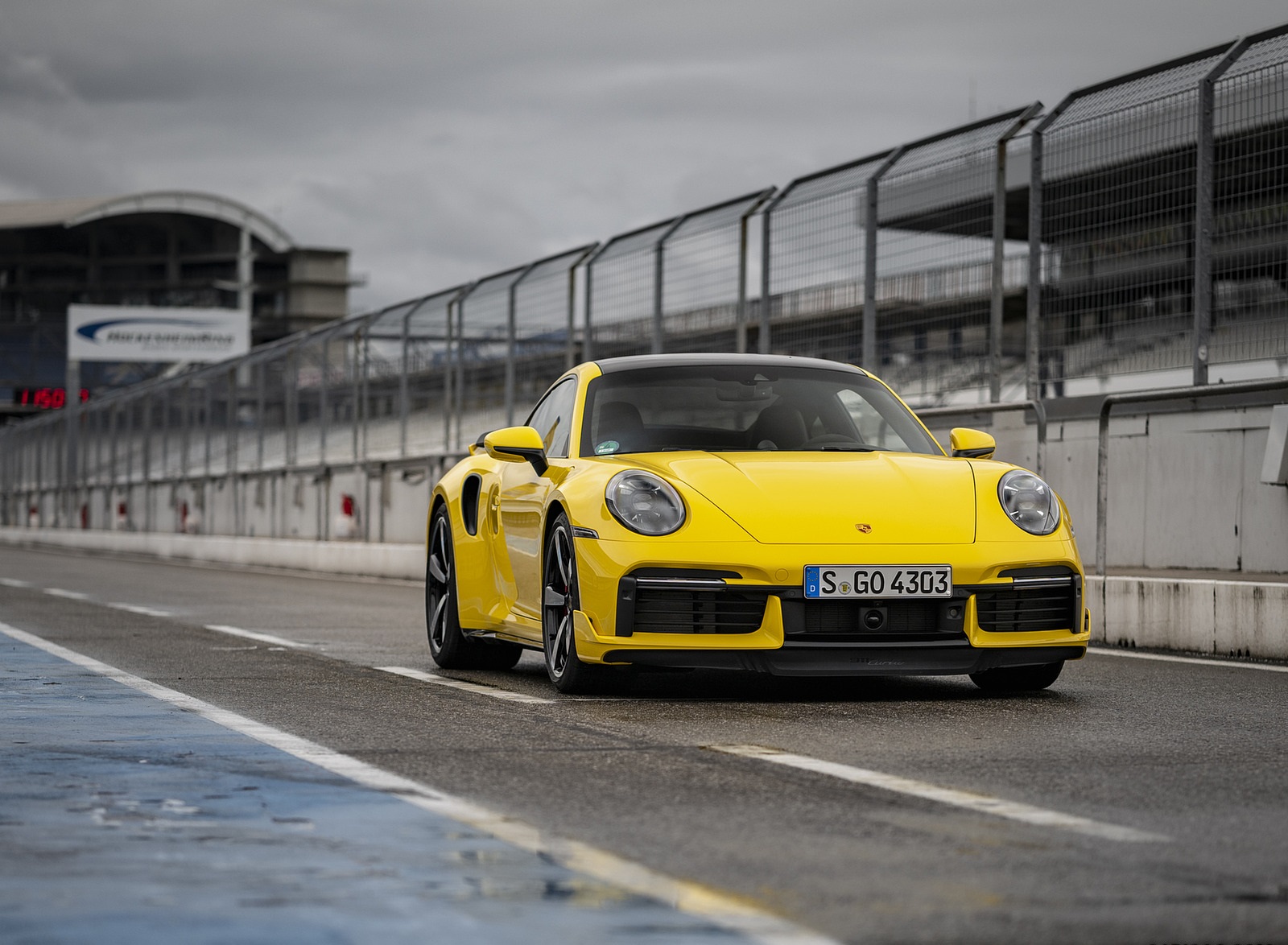 2021 Porsche 911 Turbo (Color: Racing Yellow) Front Wallpapers  #18 of 225