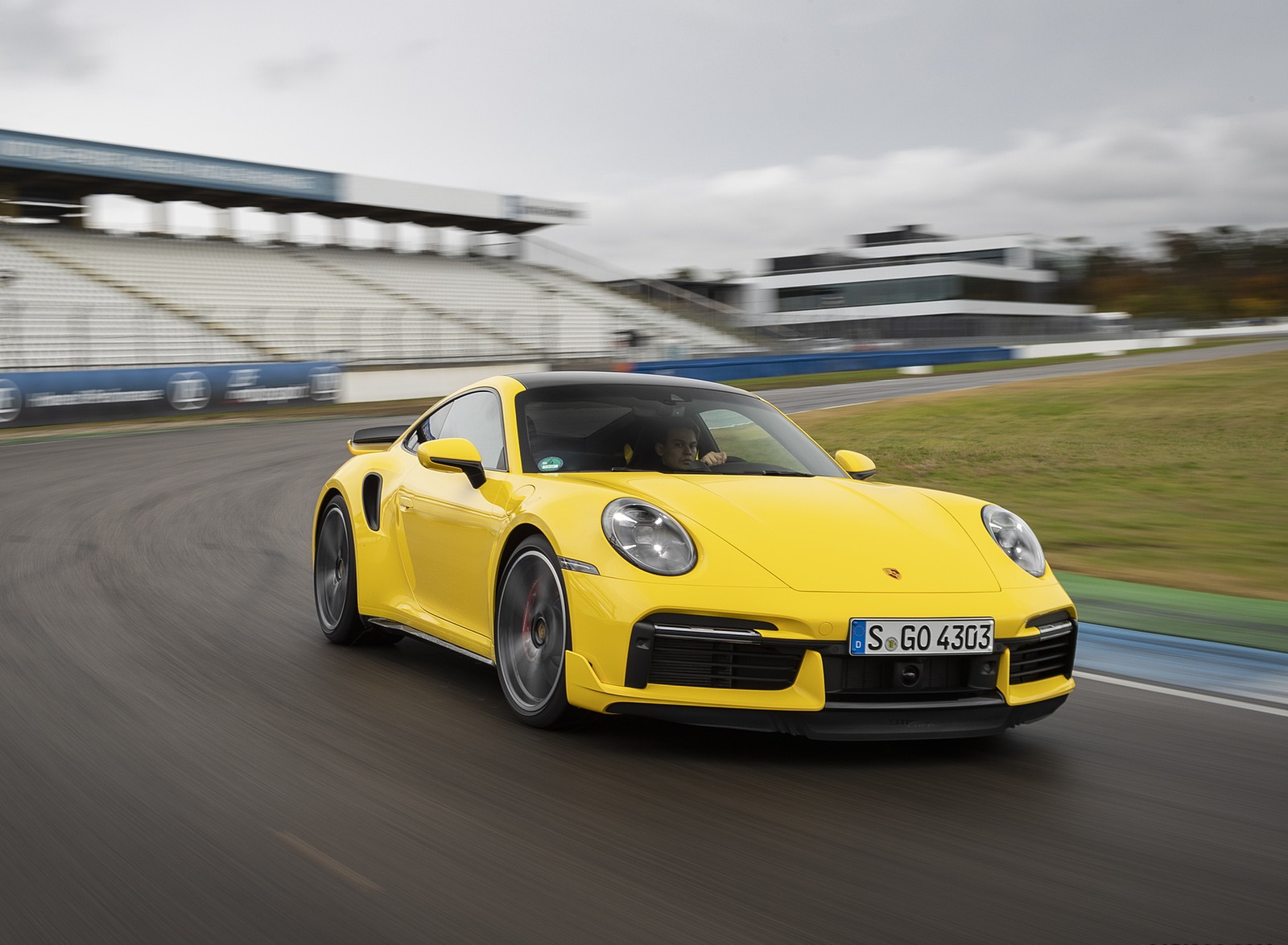 2021 Porsche 911 Turbo (Color: Racing Yellow) Front Wallpapers (5)