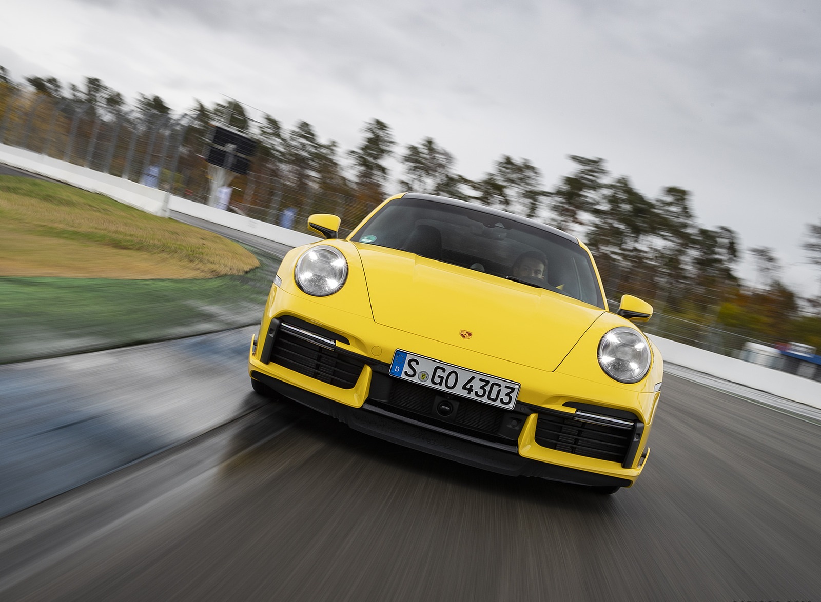 2021 Porsche 911 Turbo (Color: Racing Yellow) Front Wallpapers (2)