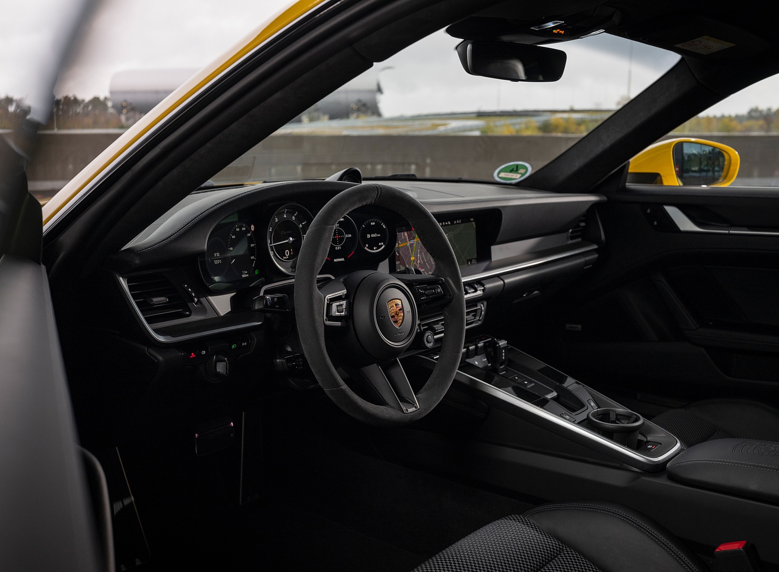 2021 Porsche 911 Turbo (Color: Racing Yellow) Interior Wallpapers #41 of 225