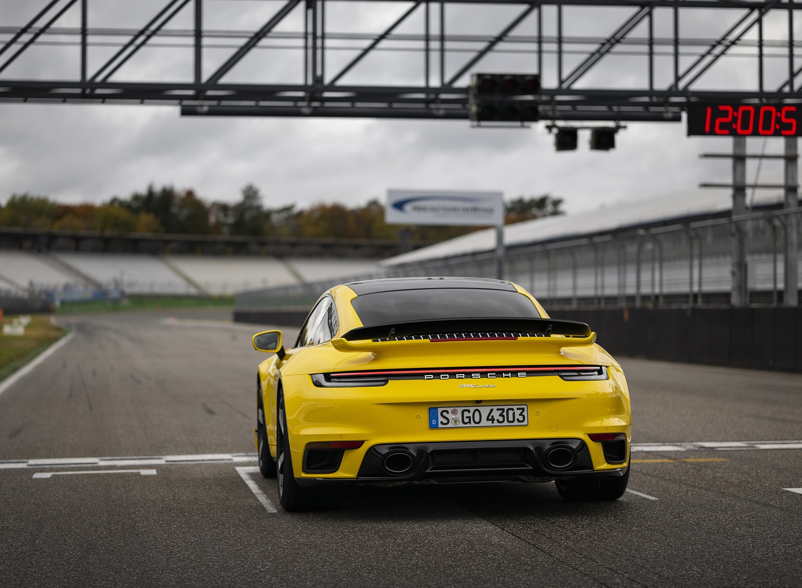 2021 Porsche 911 Turbo (Color: Racing Yellow) Rear Wallpapers  #20 of 225