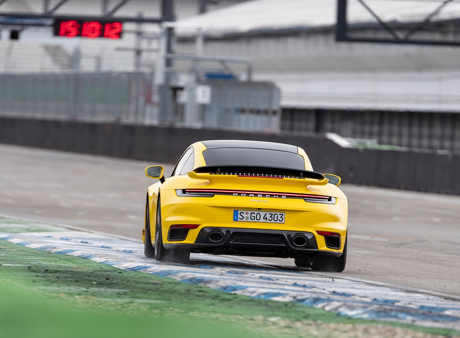 2021 Porsche 911 Turbo (Color: Racing Yellow) Rear Wallpapers #15 of 225