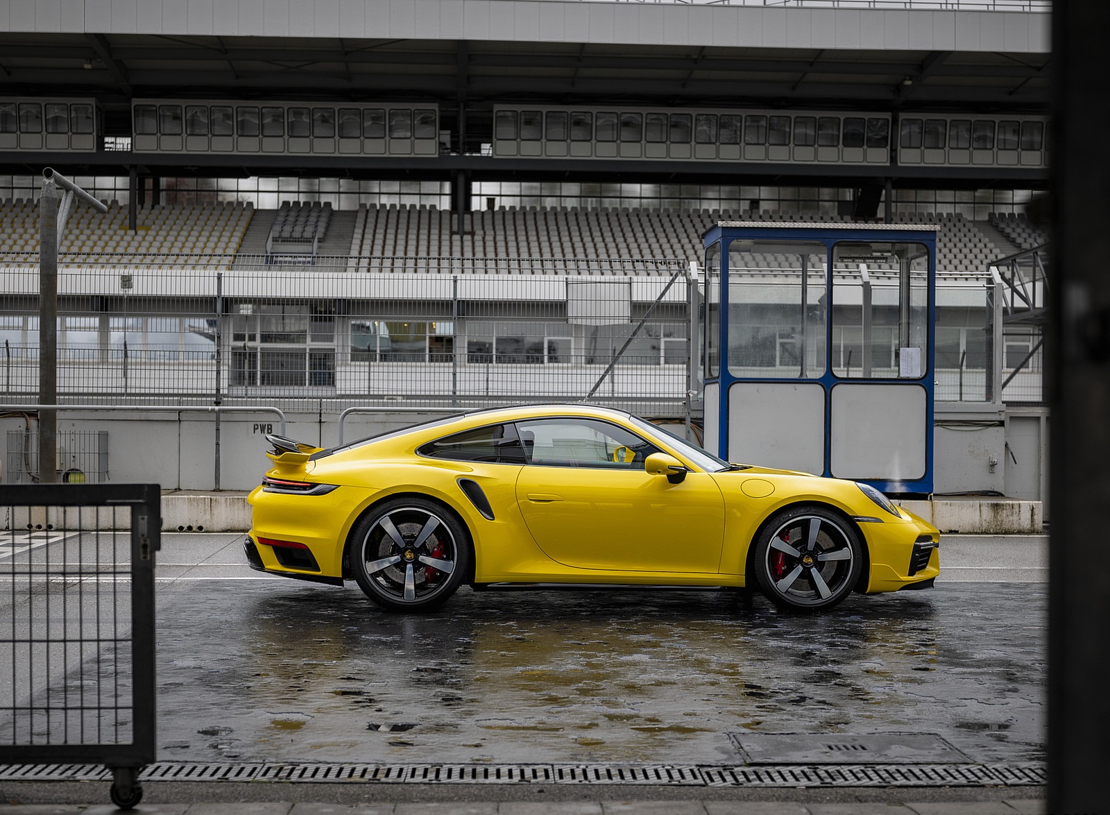 2021 Porsche 911 Turbo (Color: Racing Yellow) Side Wallpapers #21 of 225