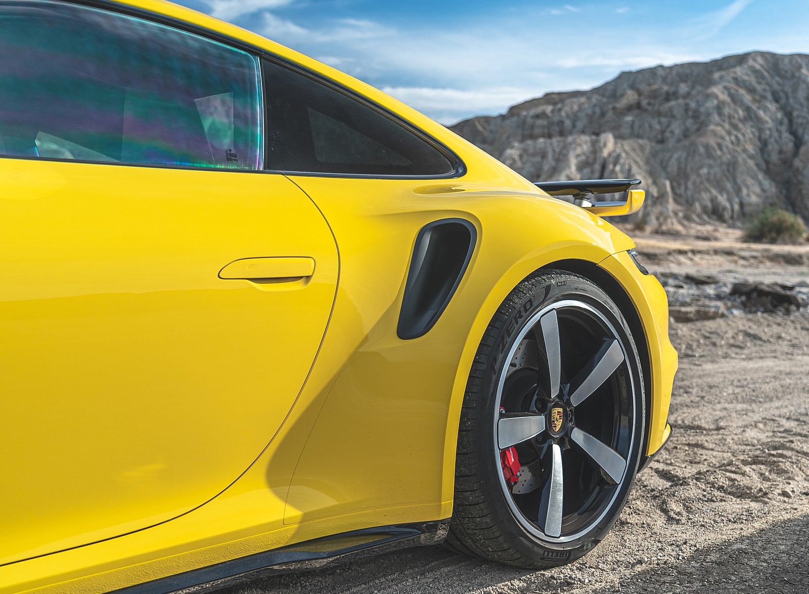 2021 Porsche 911 Turbo (Color: Racing Yellow; US-Spec) Detail Wallpapers #172 of 225