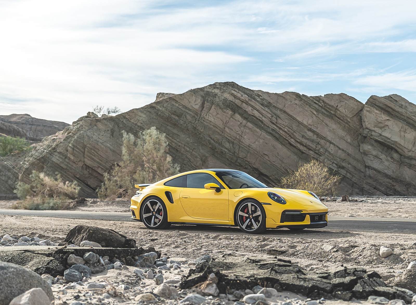 2021 Porsche 911 Turbo (Color: Racing Yellow; US-Spec) Front Three-Quarter Wallpapers #150 of 225
